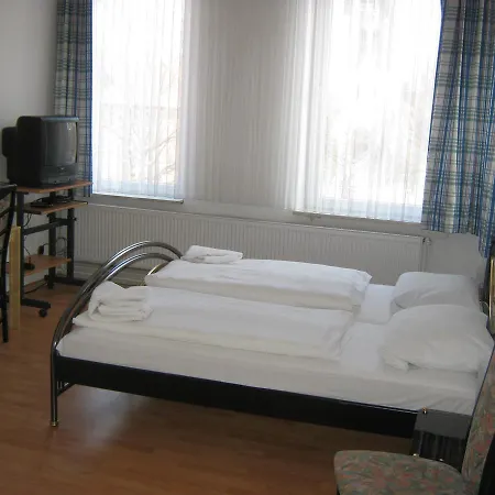 מלון Landgasthof Schoenecke 2*