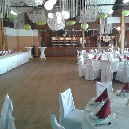 מלון Landgasthof Schoenecke